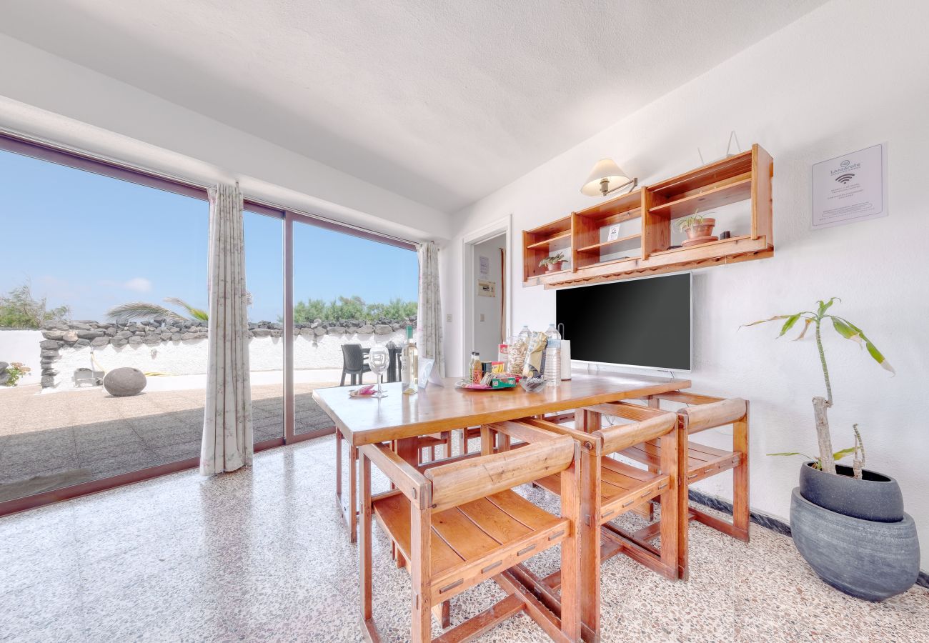Casa en  Famara - First Line of the Sea • Vista Mar • Playa 1 min