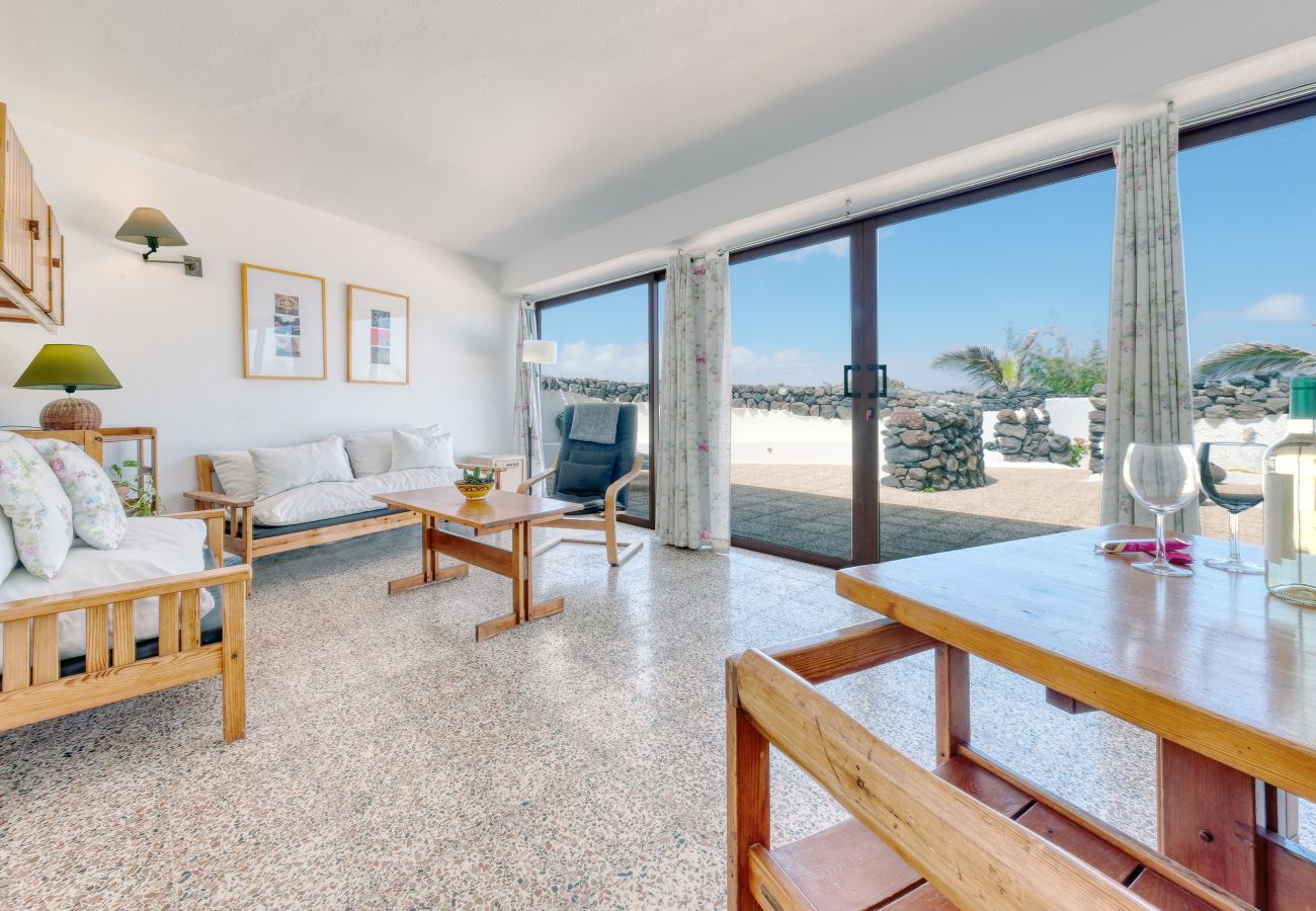 Casa en  Famara - First Line of the Sea • Vista Mar • Playa 1 min