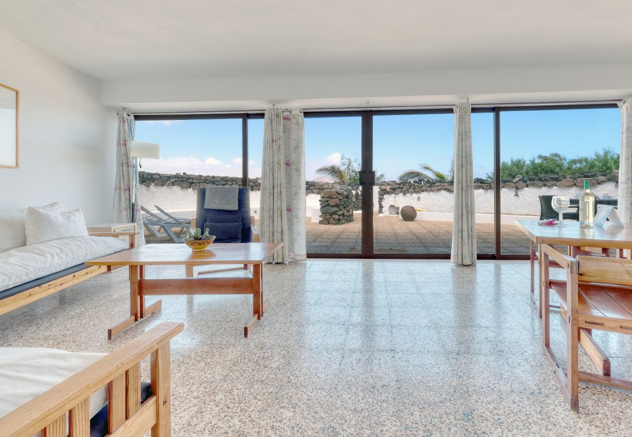 Casa en  Famara - First Line of the Sea • Vista Mar • Playa 1 min