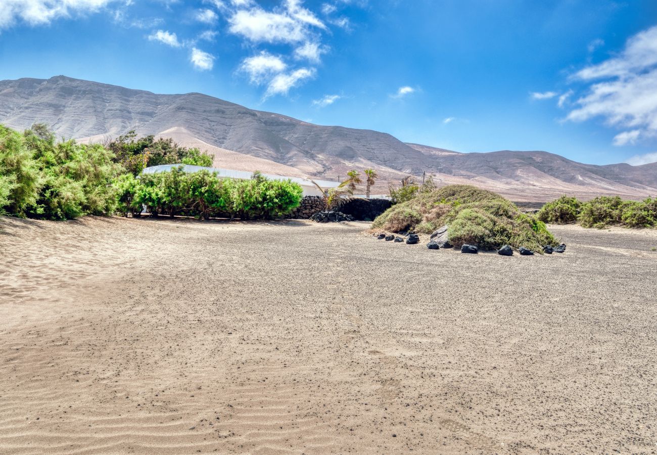 Casa en  Famara - First Line of the Sea • Vista Mar • Playa 1 min