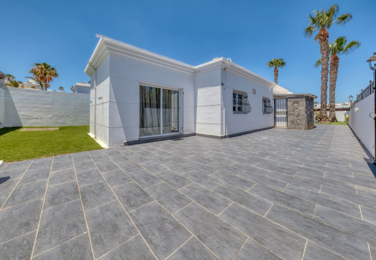 Casa en Puerto del Carmen - Villa Leona • Piscina climatizada • BBQ