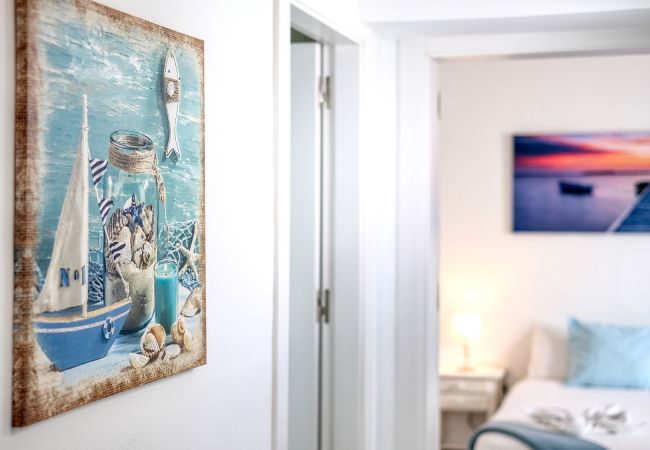 Ferienwohnung in Puerto del Carmen - Suite Helios - 500 m vom Strand, Glasfaser und Terrasse Ferienwohnung in Puerto del Carmen - Suite Helios - 500 m vom Strand, Glasfaser und Terrasse