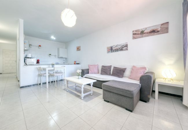 Ferienwohnung in Puerto del Carmen - Suite Abora - Entspannen Sie sich 500 m vom Strand entfernt, schnelles WLAN Ferienwohnung in Puerto del Carmen - Suite Abora - Entspannen Sie sich 500 m vom Strand entfernt, schnelles WLAN