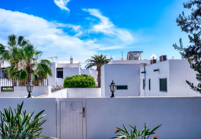 Ferienwohnung in Puerto del Carmen - Suite Abora - Entspannen Sie sich 500 m vom Strand entfernt, schnelles WLAN Ferienwohnung in Puerto del Carmen - Suite Abora - Entspannen Sie sich 500 m vom Strand entfernt, schnelles WLAN