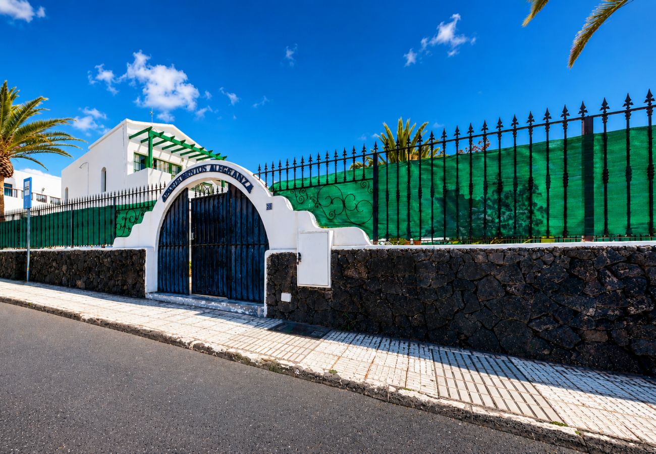 Ferienwohnung in Puerto del Carmen - Chez Carmen • Pool View • Beach 900M • LVH