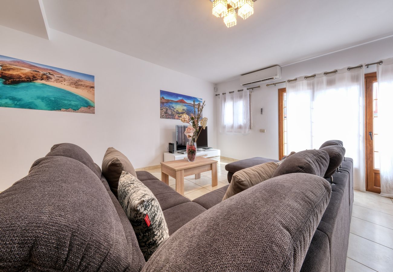 Villa in Playa Blanca - Villa Flavia - Private Pool, Jacuzzi, BBQ and Game Room By Lanzarote Vacation Home