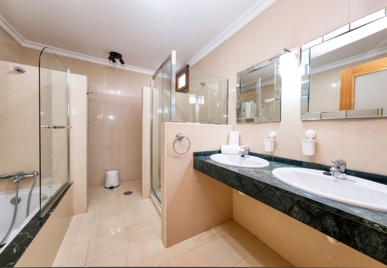 Villa in Playa Blanca - Villa Flavia - Private Pool, Jacuzzi, BBQ and Game Room By Lanzarote Vacation Home