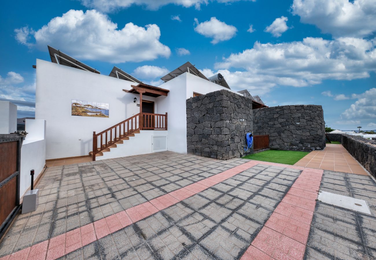 Villa in Playa Blanca - Villa Flavia - Private Pool, Jacuzzi, BBQ and Game Room By Lanzarote Vacation Home