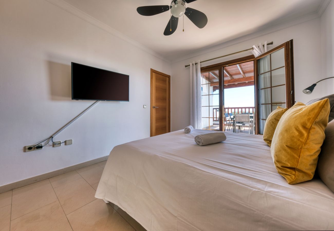 Villa in Playa Blanca - Villa Flavia - Private Pool, Jacuzzi, BBQ and Game Room By Lanzarote Vacation Home