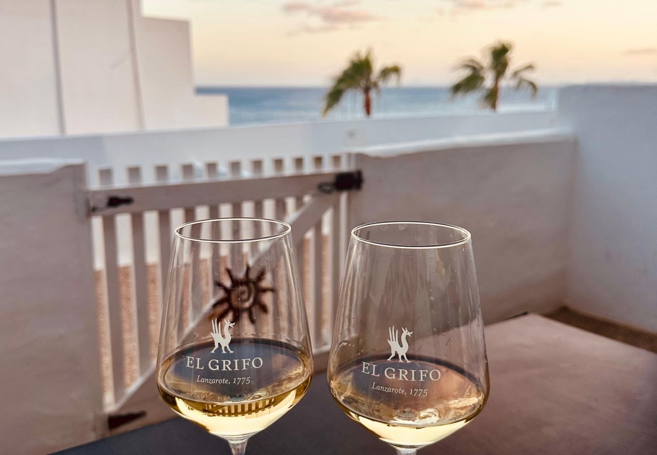 Studio in Puerto del Carmen - Suite Infinity Ocean - Pool und Meerblick By LVH