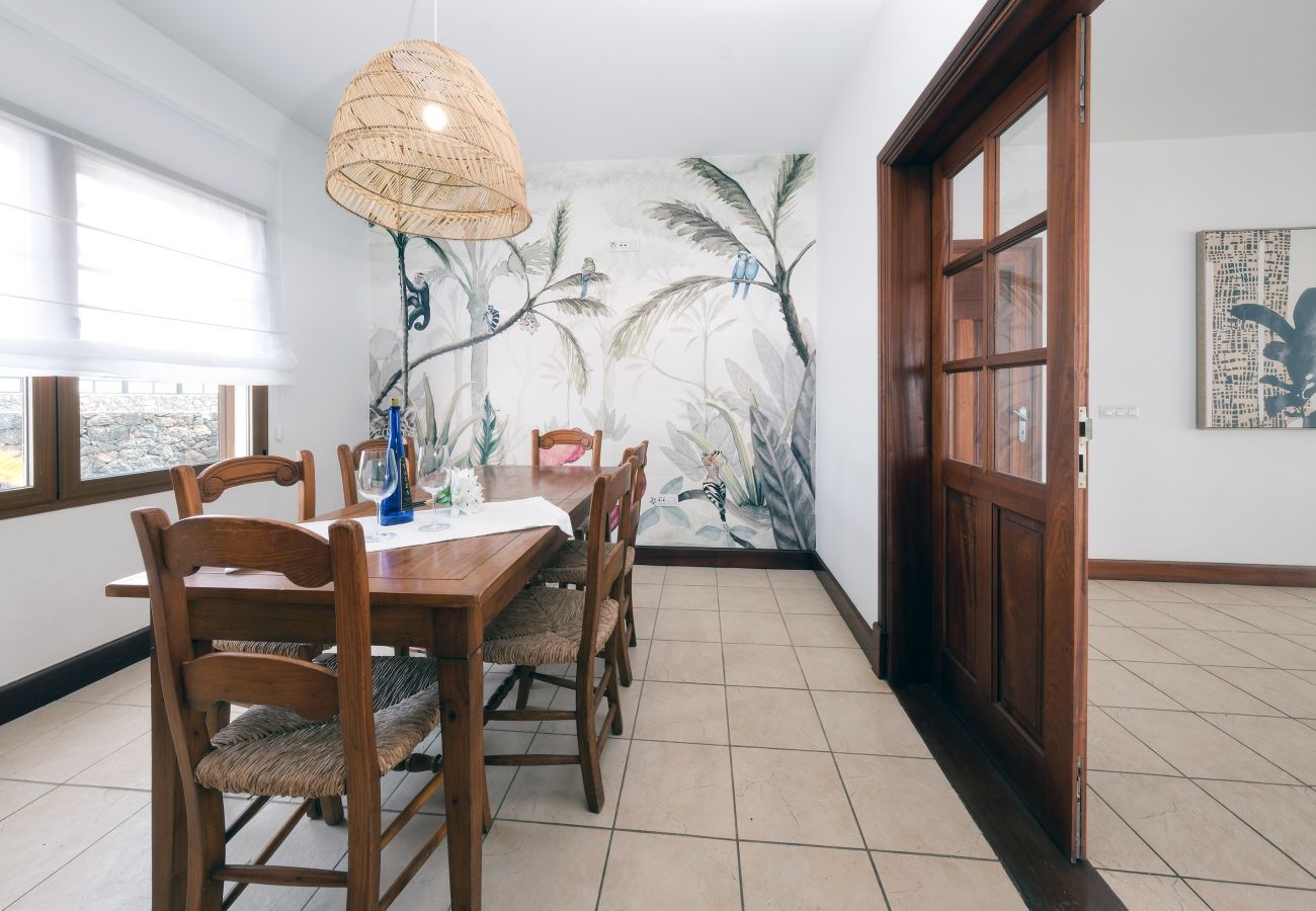 Ferienhaus in Puerto Calero - Casa Guayre - Pool, BBQ, AACC und Tischtennis By LVH