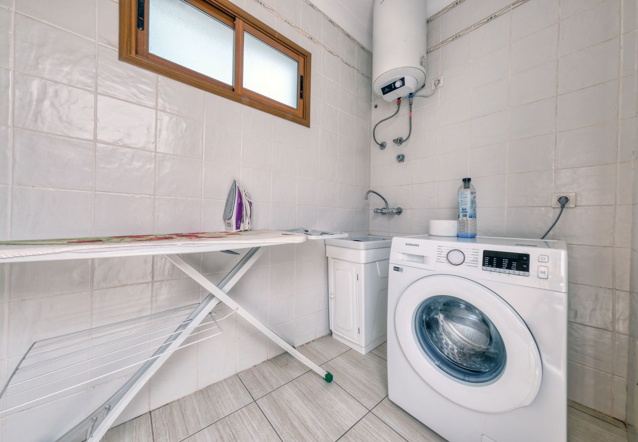 Ferienhaus in Puerto Calero - Casa Guayre - Pool, BBQ, AACC und Tischtennis By LVH