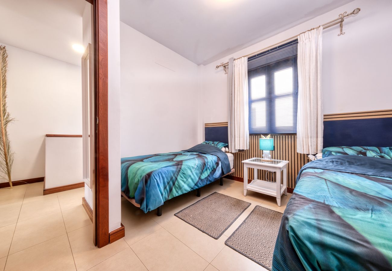 Ferienhaus in Puerto Calero - Casa Bleu - Duplex - Pool und BBQ By LVH