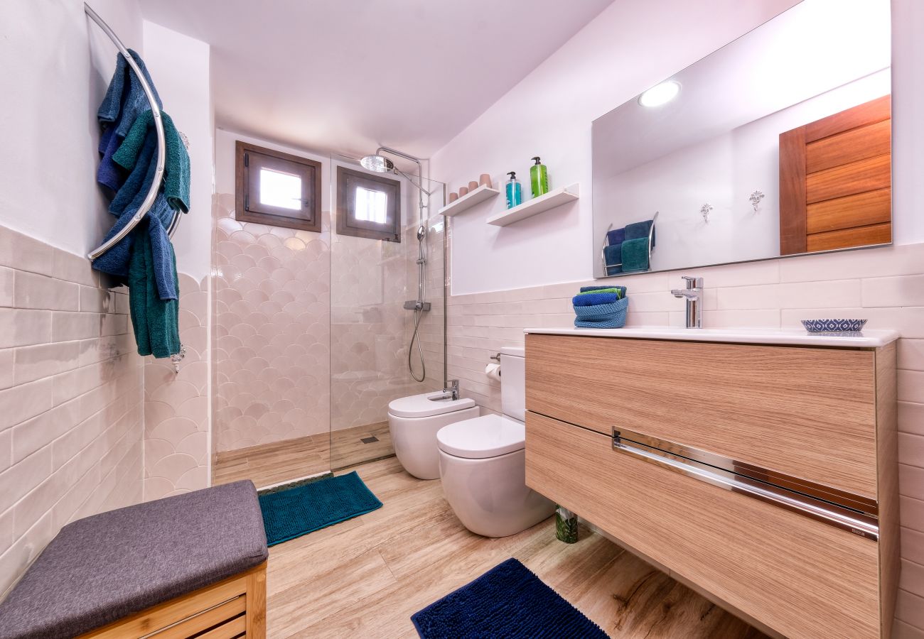 Ferienhaus in Puerto Calero - Casa Bleu - Duplex - Pool und BBQ By LVH