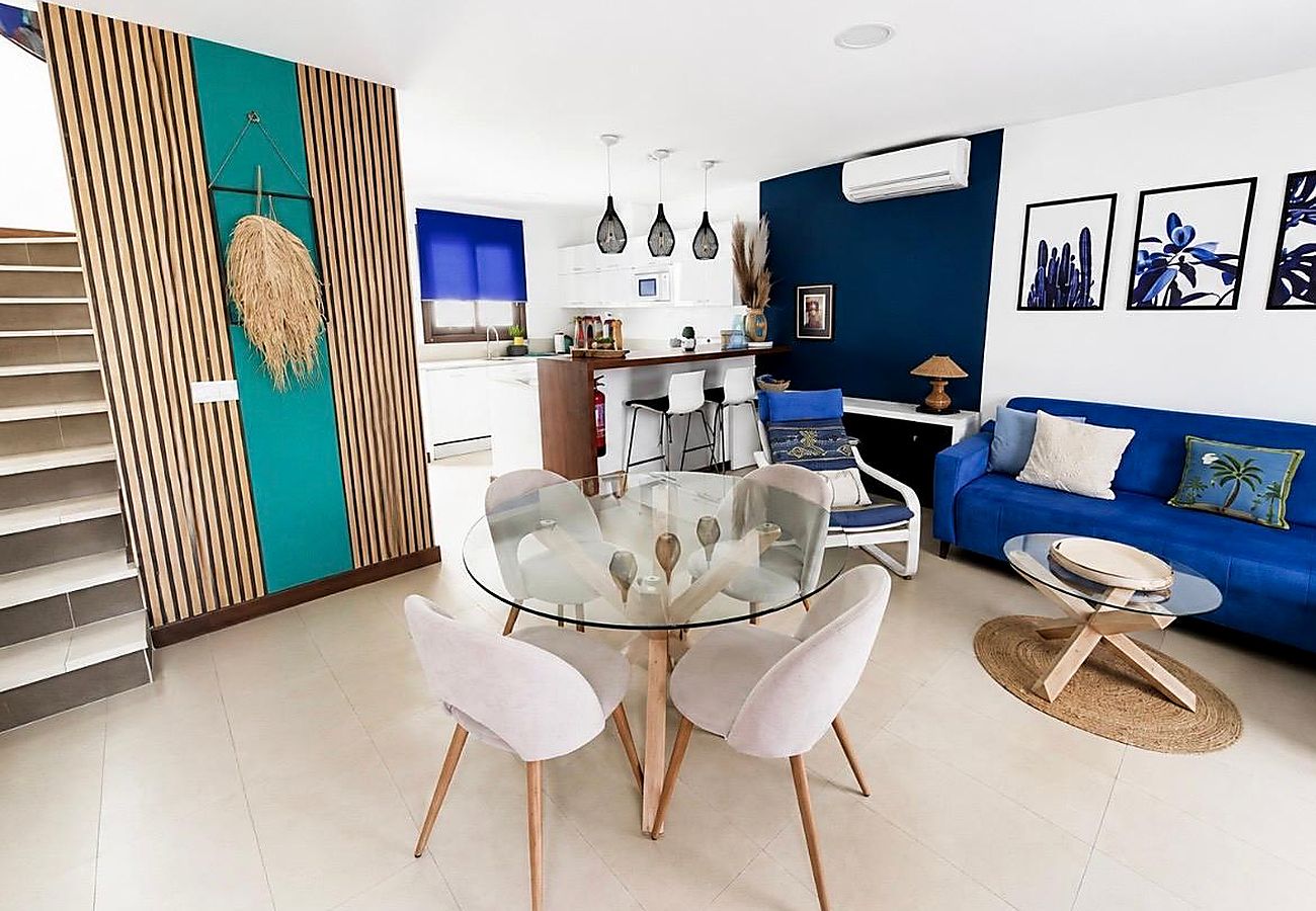 Ferienhaus in Puerto Calero - Casa Bleu - Duplex - Pool und BBQ By LVH