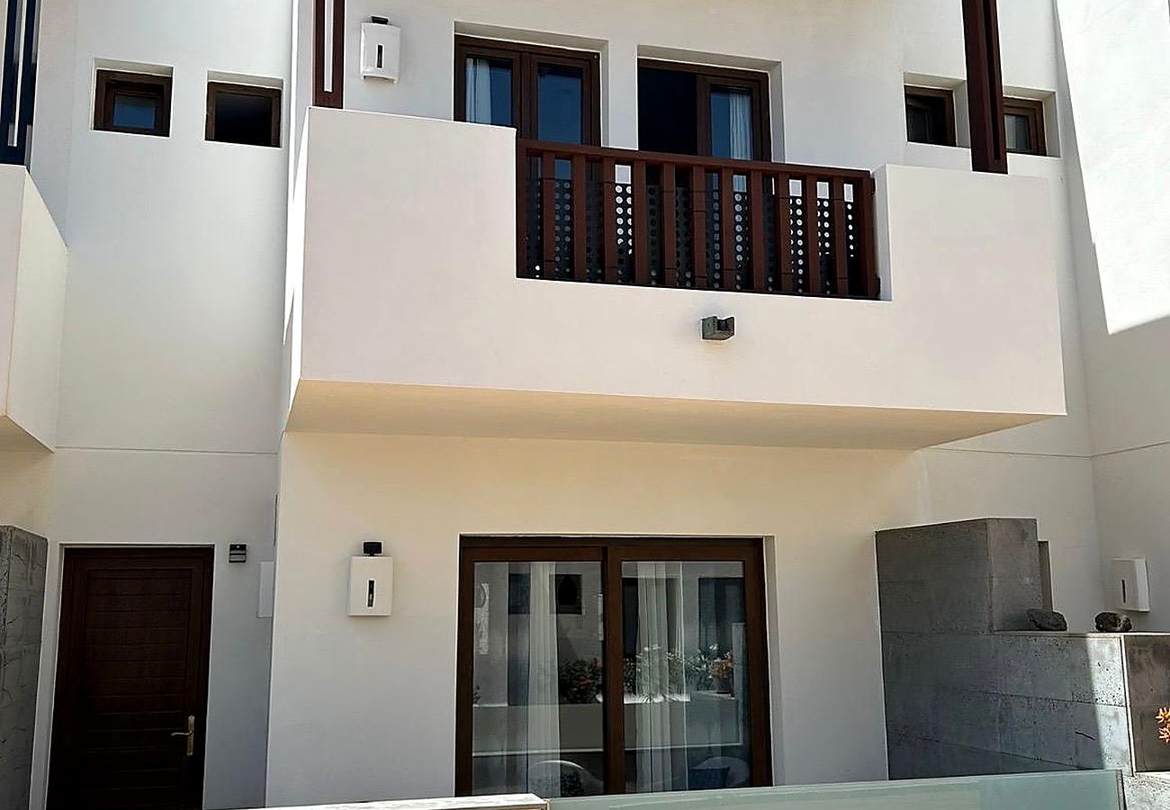 Ferienhaus in Puerto Calero - Casa Bleu - Duplex - Pool und BBQ By LVH