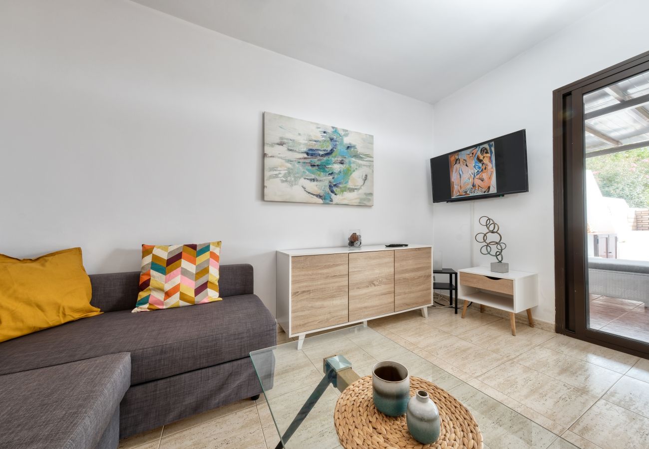 Villa in Playa Blanca - Villa Picasso - Private Pool, BBQ and Air-Con By Lanzarote Vacation Homes Villa in Playa Blanca - Villa Picasso - Private Pool, BBQ and Air-Con By Lanzarote Vacation Homes