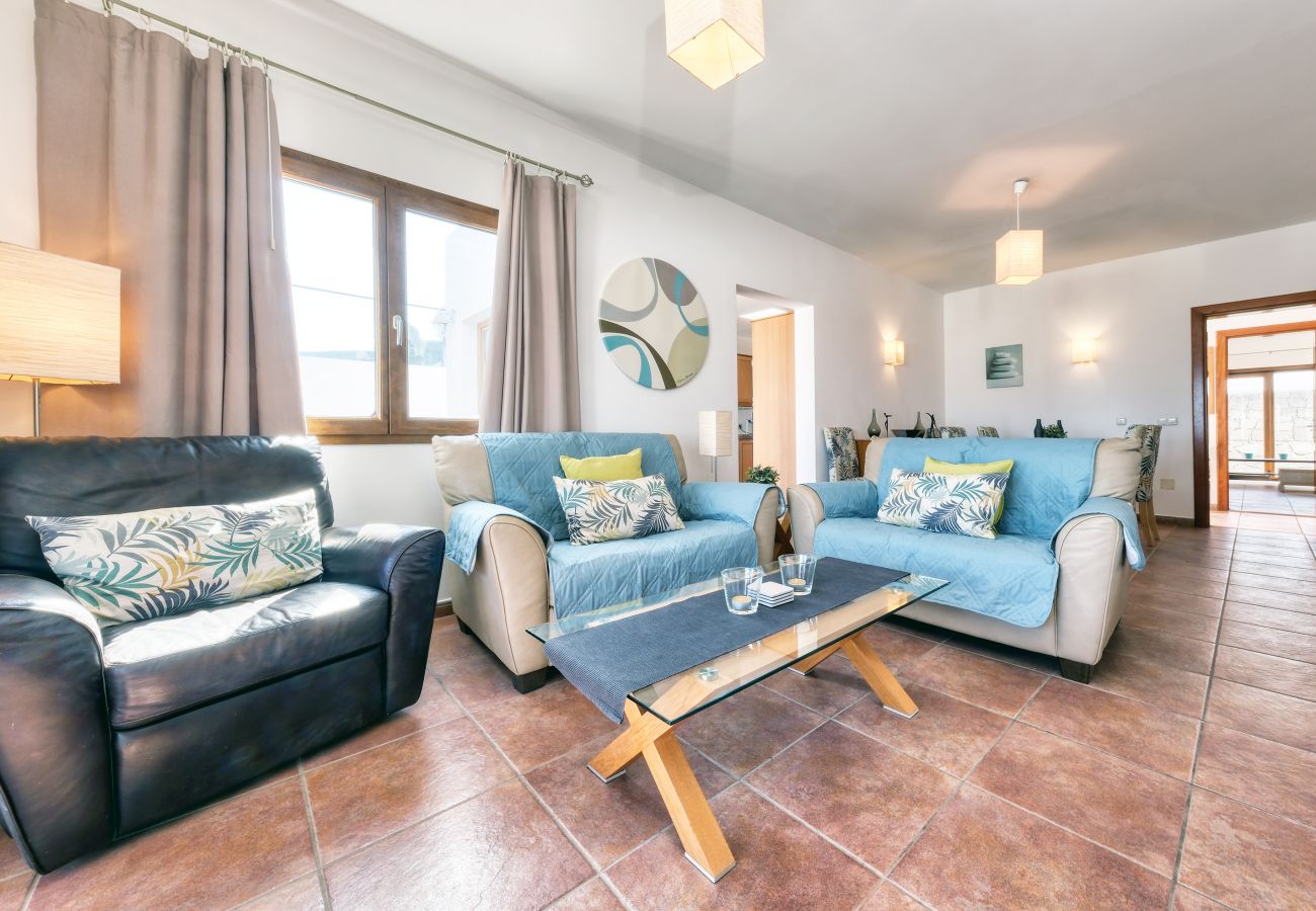 Ferienhaus in Playa Blanca - Lava and Sea - Pool, BBQ und Meerblick By LVH