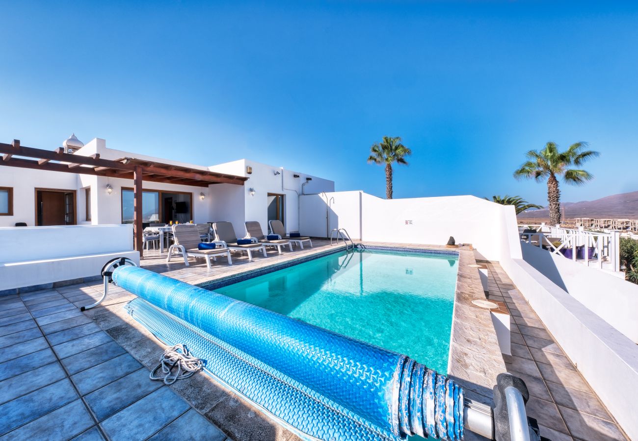 Ferienhaus in Playa Blanca - Lava and Sea - Pool, BBQ und Meerblick By LVH
