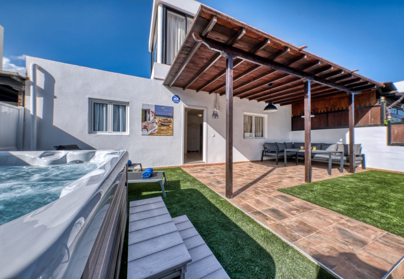 Villa in Puerto del Carmen - Villa Flaminia - Jacuzzi and Foosball - Just 400m from the Beach By Lanzarote Vacation Homes
