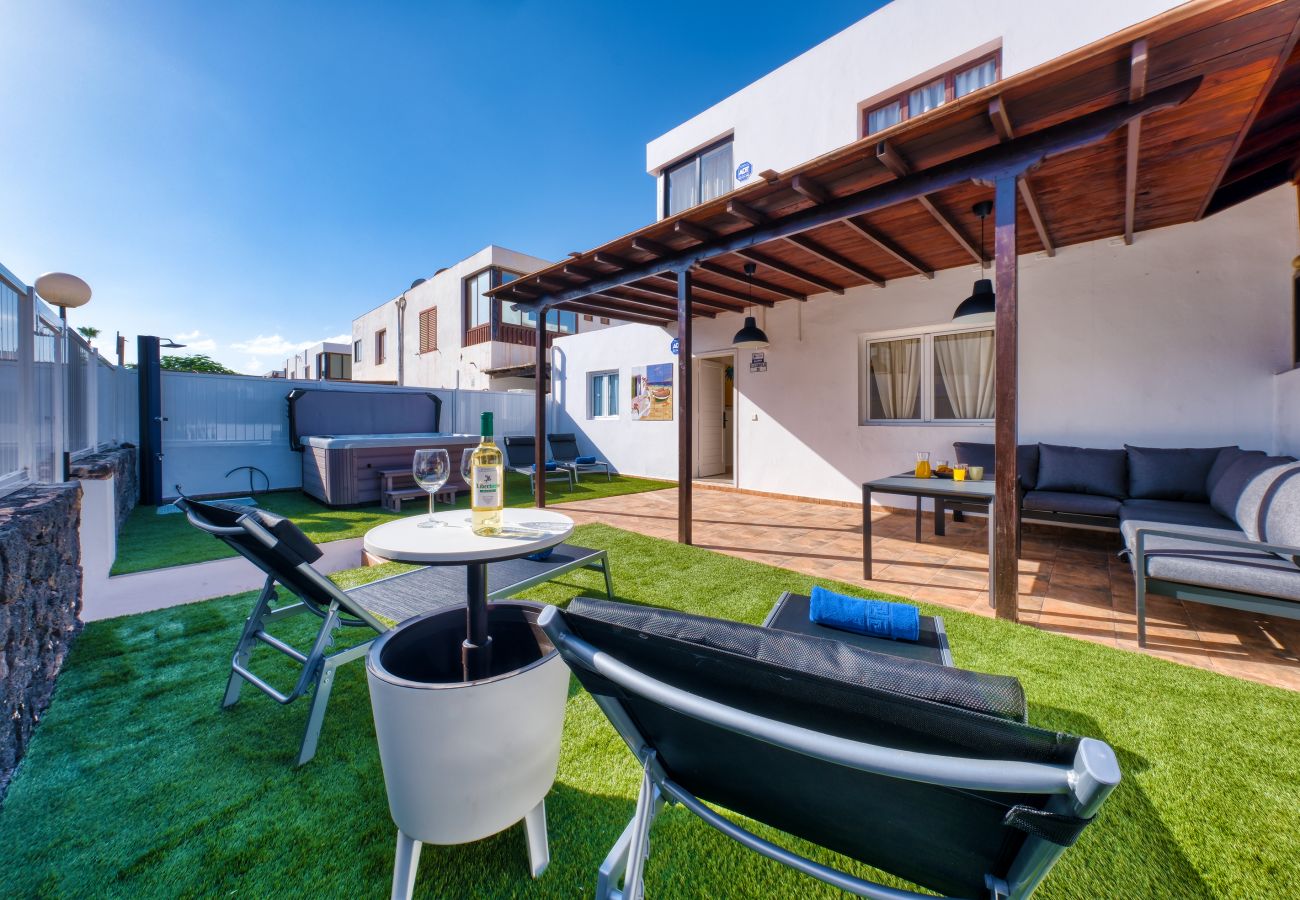 Villa in Puerto del Carmen - Villa Flaminia - Jacuzzi and Foosball - Just 400m from the Beach By Lanzarote Vacation Homes