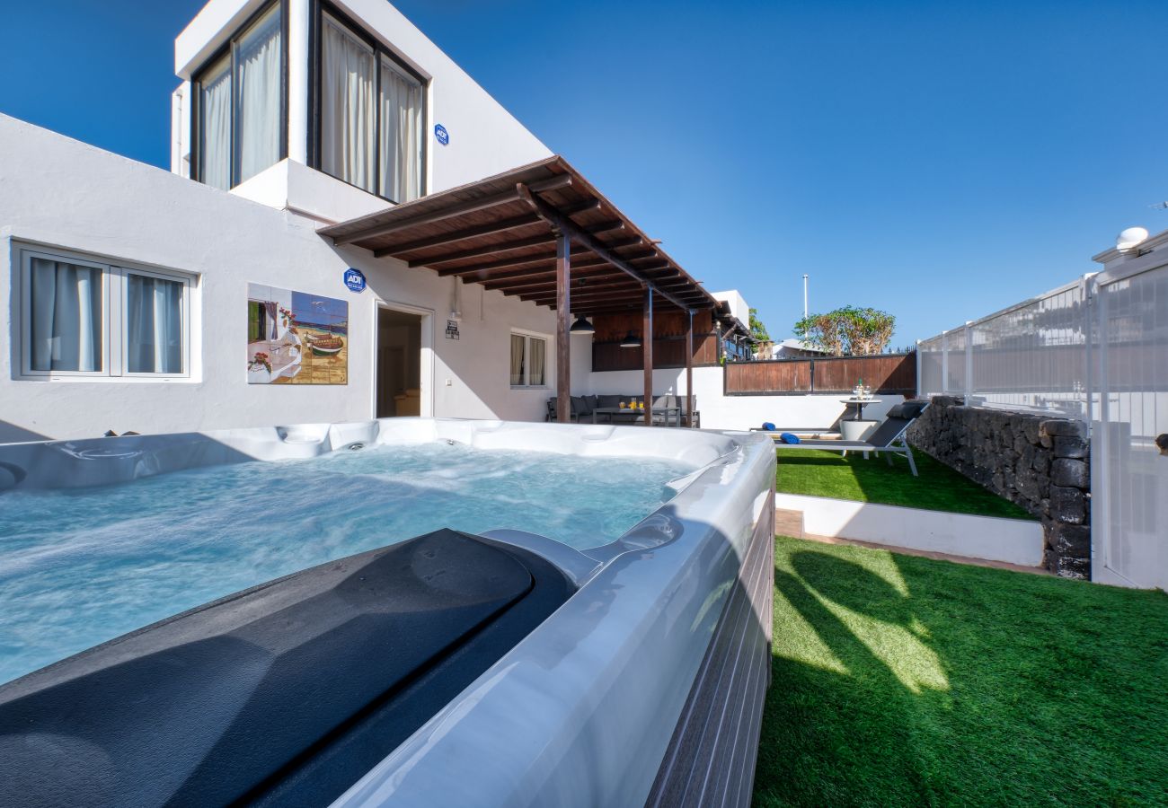 Villa in Puerto del Carmen - Villa Flaminia - Jacuzzi and Foosball - Just 400m from the Beach By Lanzarote Vacation Homes
