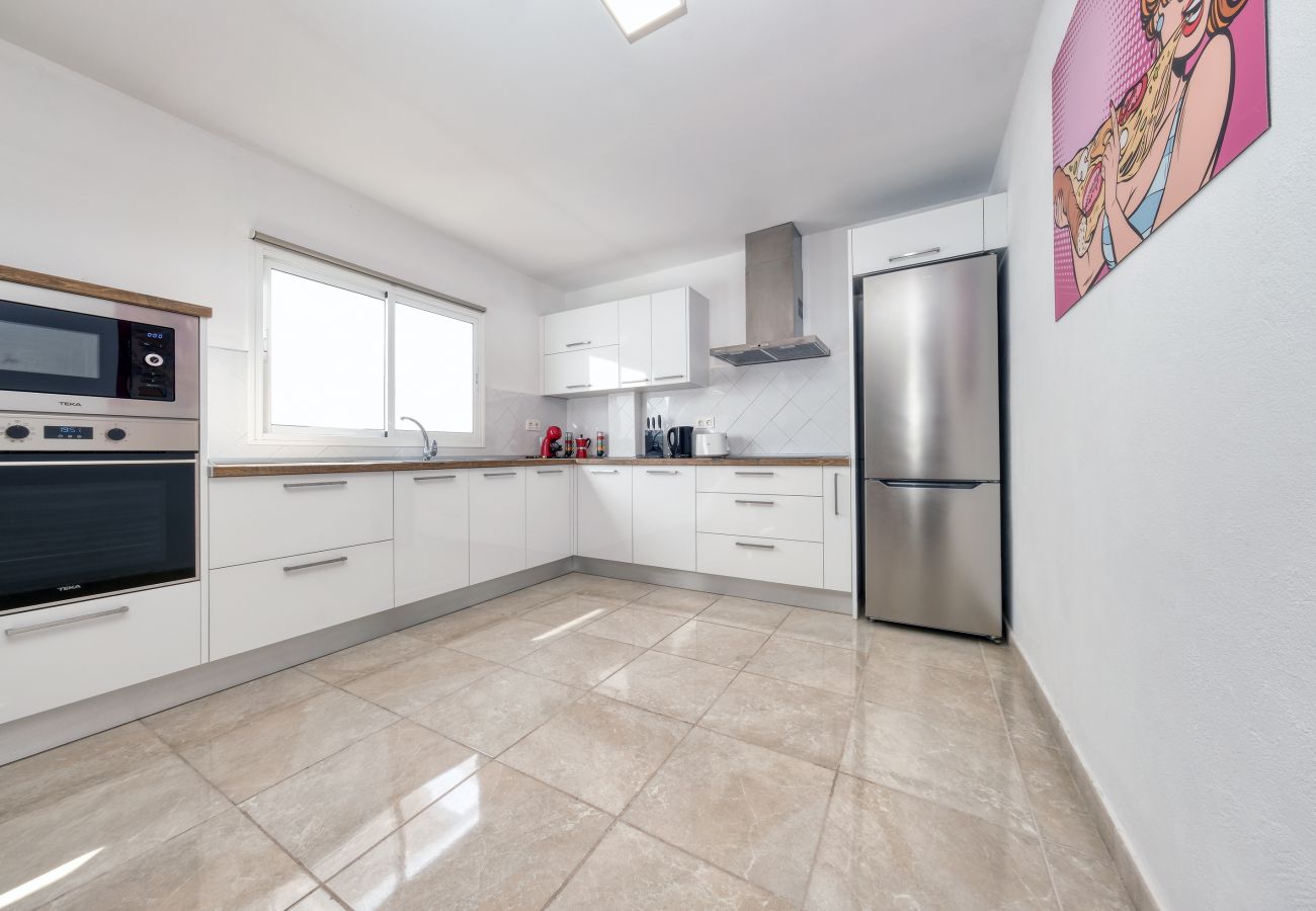 Villa in Puerto del Carmen - Villa Flaminia - Jacuzzi and Foosball - Just 400m from the Beach By Lanzarote Vacation Homes