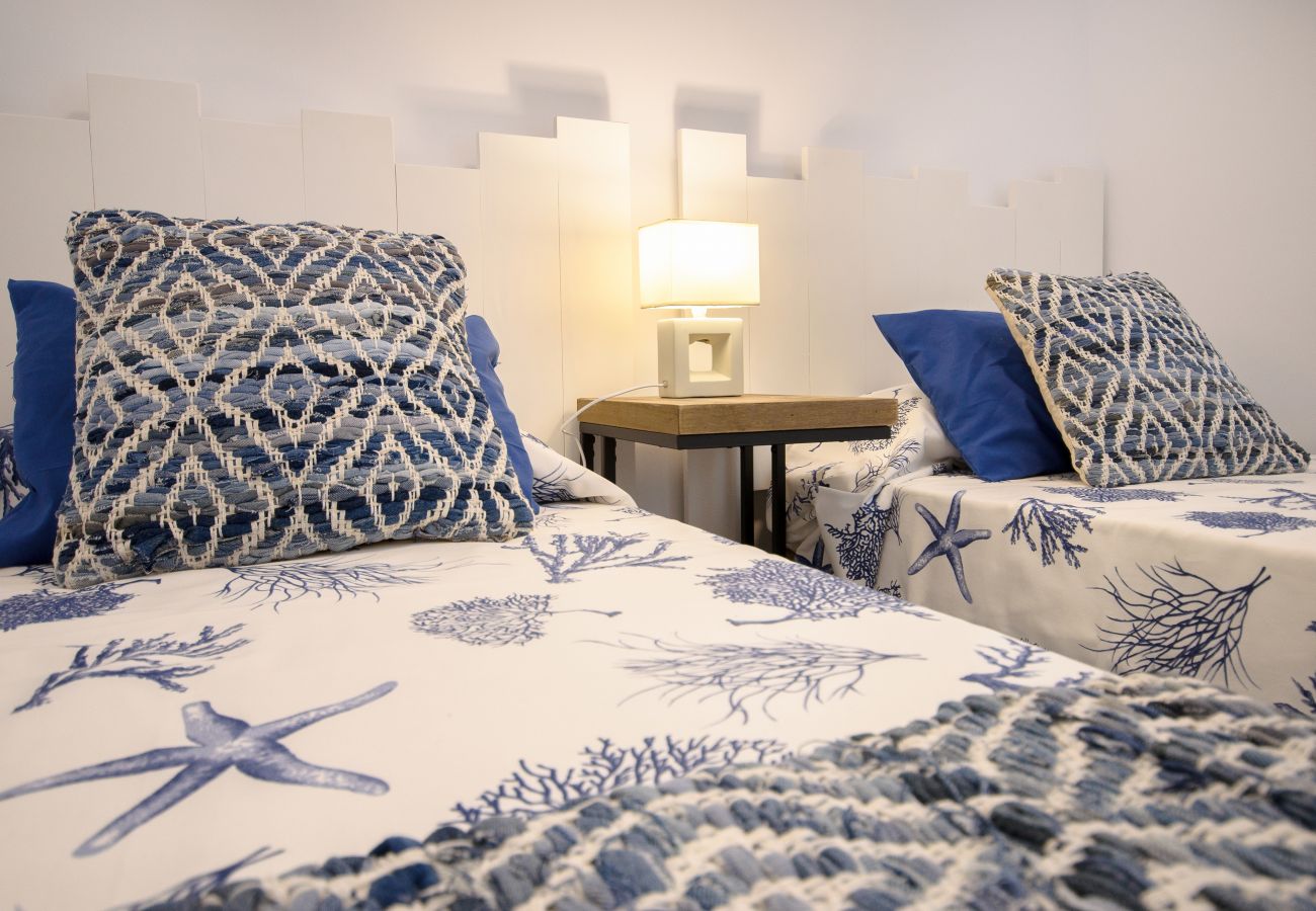 Ferienhaus in Puerto del Carmen - White Volcano • Pool and Gym • Beach 1 min • LVH