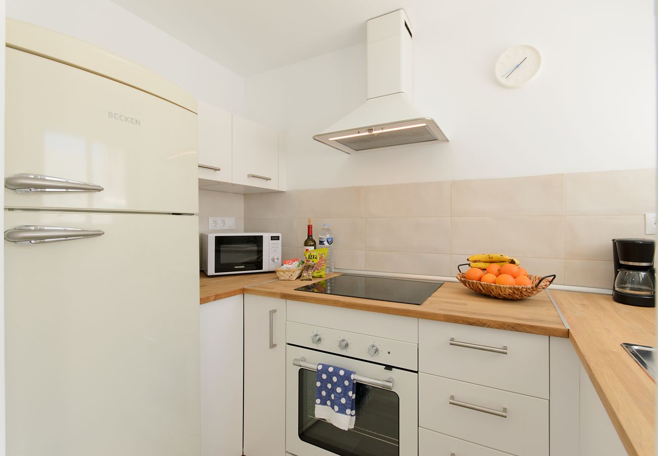 Ferienhaus in Puerto del Carmen - White Volcano • Pool and Gym • Beach 1 min • LVH