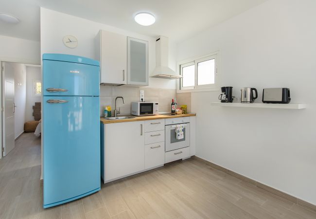Ferienhaus in Puerto del Carmen - Blue Volcano -200 m vom Strand entfernt - Zugang zum Sportzentrum Fariones inklusive (Schwimmbad, Sauna, Fitnessraum) Ferienhaus in Puerto del Carmen - Blue Volcano -200 m vom Strand entfernt - Zugang zum Sportzentrum Fariones inklusive (Schwimmbad, Sauna, Fitnessraum)