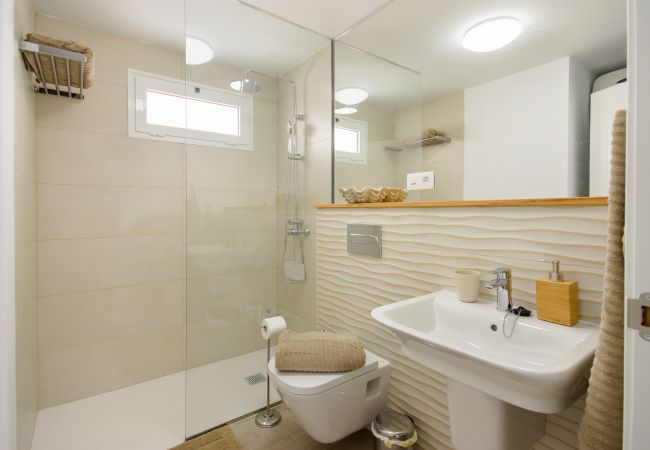Ferienhaus in Puerto del Carmen - Blue Volcano -200 m vom Strand entfernt - Zugang zum Sportzentrum Fariones inklusive (Schwimmbad, Sauna, Fitnessraum) Ferienhaus in Puerto del Carmen - Blue Volcano -200 m vom Strand entfernt - Zugang zum Sportzentrum Fariones inklusive (Schwimmbad, Sauna, Fitnessraum)