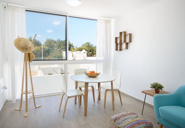 Ferienhaus in Puerto del Carmen - Blue Volcano -200 m vom Strand entfernt - Zugang zum Sportzentrum Fariones inklusive (Schwimmbad, Sauna, Fitnessraum) Ferienhaus in Puerto del Carmen - Blue Volcano -200 m vom Strand entfernt - Zugang zum Sportzentrum Fariones inklusive (Schwimmbad, Sauna, Fitnessraum)