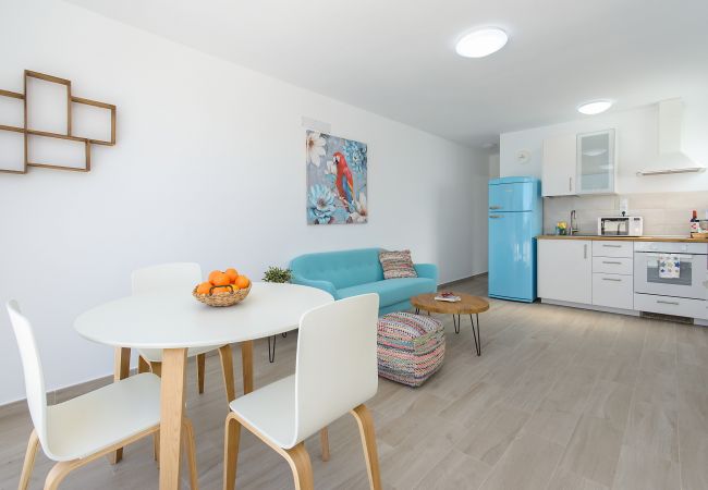Ferienhaus in Puerto del Carmen - Blue Volcano -200 m vom Strand entfernt - Zugang zum Sportzentrum Fariones inklusive (Schwimmbad, Sauna, Fitnessraum) Ferienhaus in Puerto del Carmen - Blue Volcano -200 m vom Strand entfernt - Zugang zum Sportzentrum Fariones inklusive (Schwimmbad, Sauna, Fitnessraum)