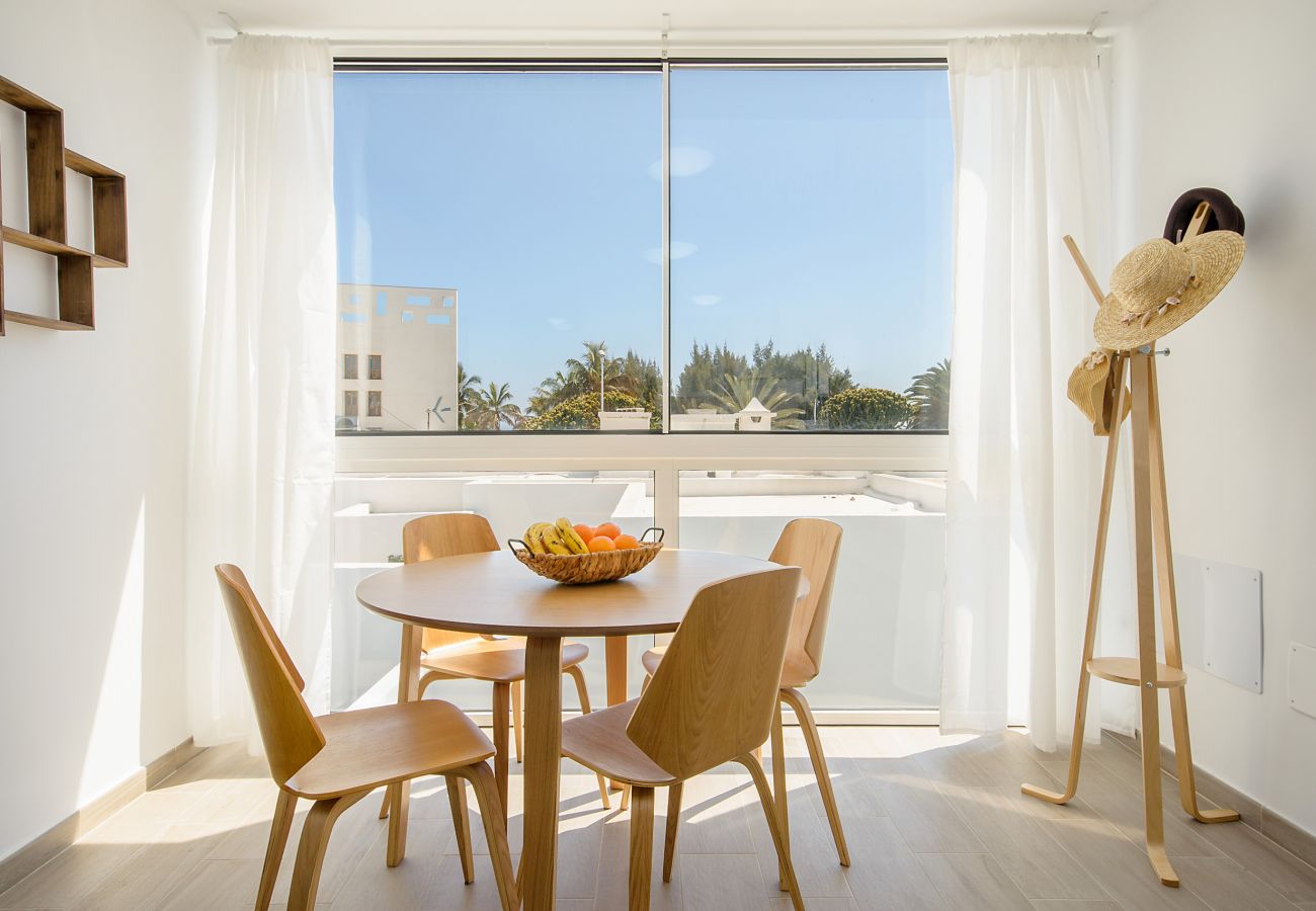 Ferienhaus in Puerto del Carmen - Orange Volcano - 200 m zum Strand - Pool und Gym