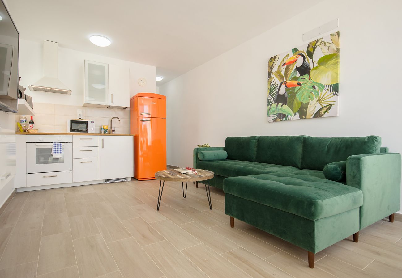 Ferienhaus in Puerto del Carmen - Orange Volcano - 200 m zum Strand - Pool und Gym