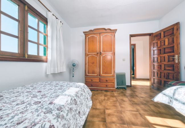 Ferienhaus in Yaiza - Casa Diama 1: Blick auf La Geria und gemeinsames Schwimmbad  Ferienhaus in Yaiza - Casa Diama 1: Blick auf La Geria und gemeinsames Schwimmbad
