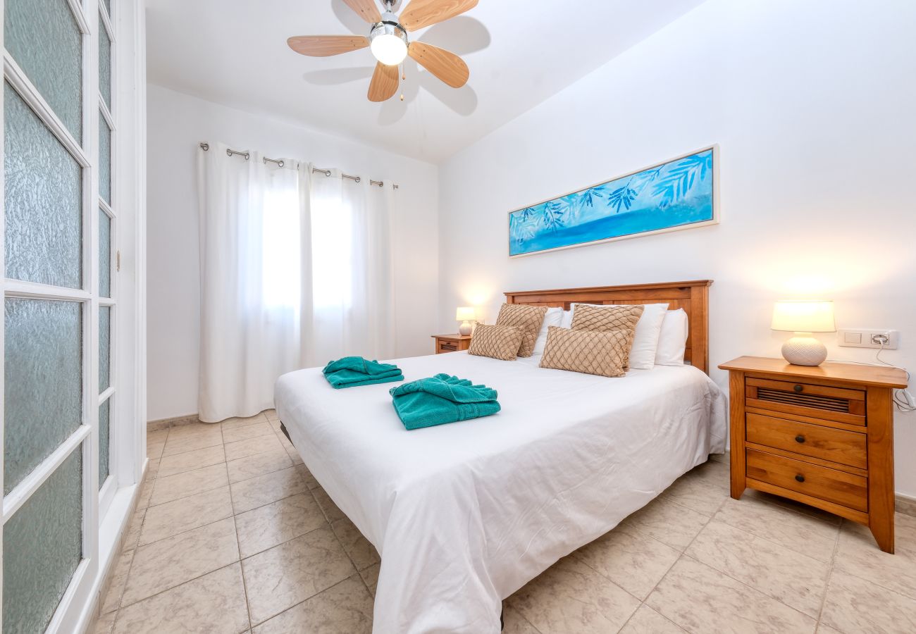 Villa in Playa Blanca - Blue Waves House - Heated Pool, BBQ and Bicycles By LVH