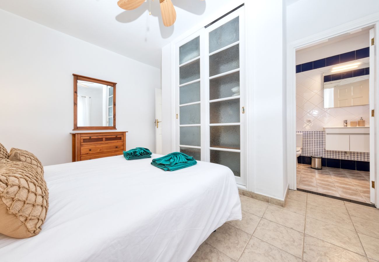 Villa in Playa Blanca - Blue Waves House - Heated Pool, BBQ and Bicycles By LVH