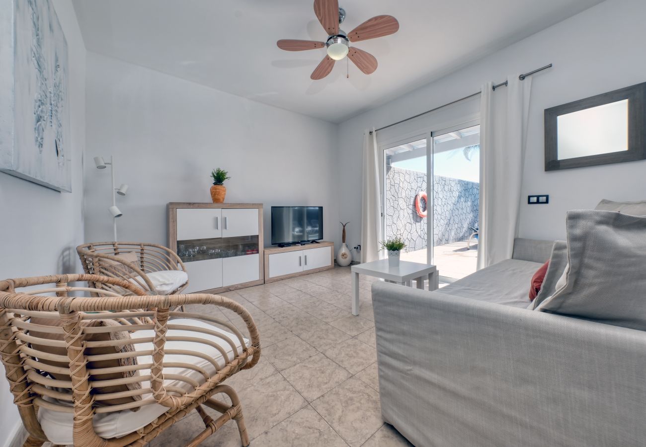 Villa in Playa Blanca - Blue Waves House - Heated Pool, BBQ and Bicycles By LVH