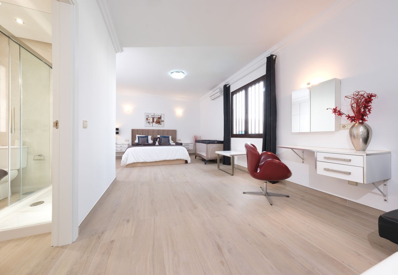 Villa in Playa Blanca - Villa Serenity Playa Blanca By Lanzarote Vacation Homes