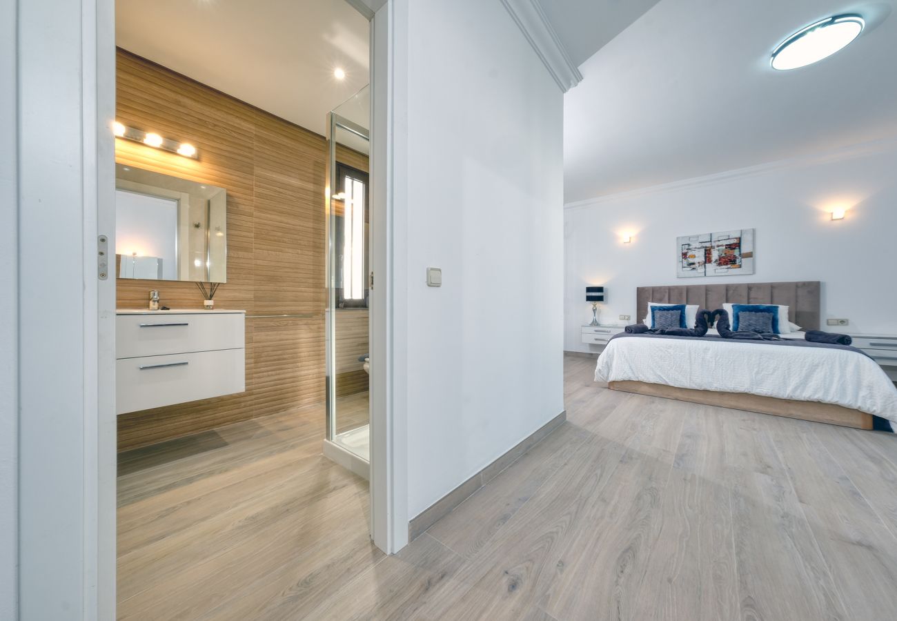 Villa in Playa Blanca - Villa Serenity Playa Blanca By Lanzarote Vacation Homes