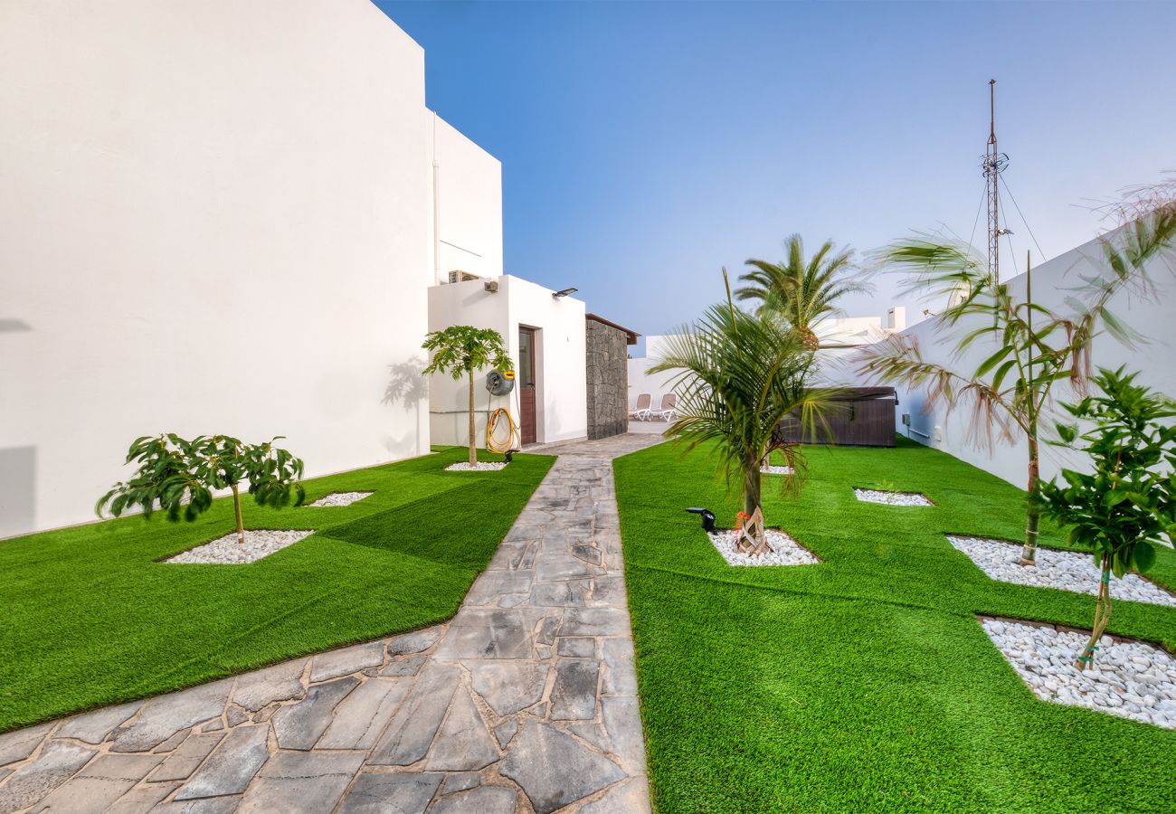 Villa in Playa Blanca - Villa Serenity Playa Blanca By Lanzarote Vacation Homes