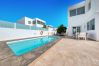 Ferienhaus in Playa Blanca - Lanzarote 2 - Private Pool, Air-Con and BBQ By Lanzarote Vacation Homes