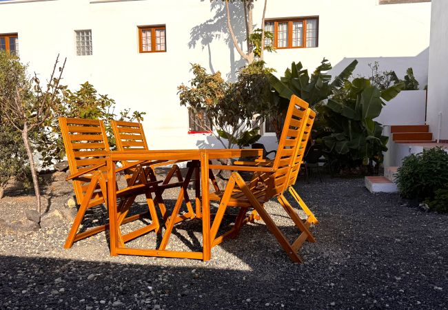  in Tinajo - NoPasaNada: apartmento privado el Hierro, vistas al jardín