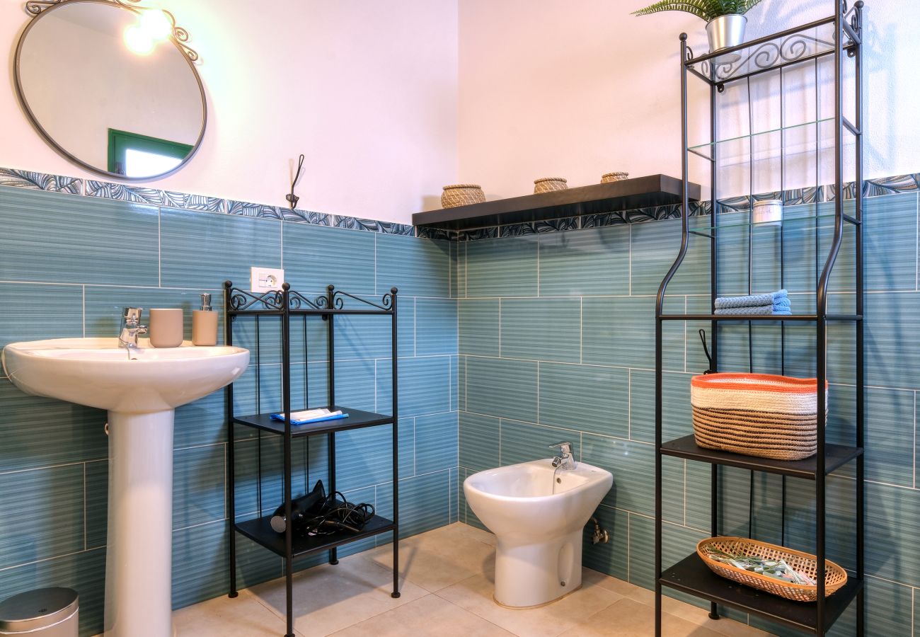 Ferienhaus in Tinajo - NoPasaNada: apartmento privado el Hierro, vistas al jardín