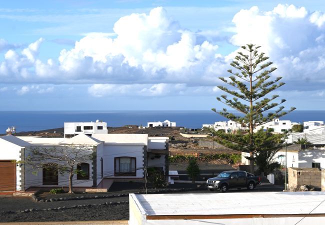  in Tinajo - Casa Casa NoPasaNada, habitación Triple Los Lobos