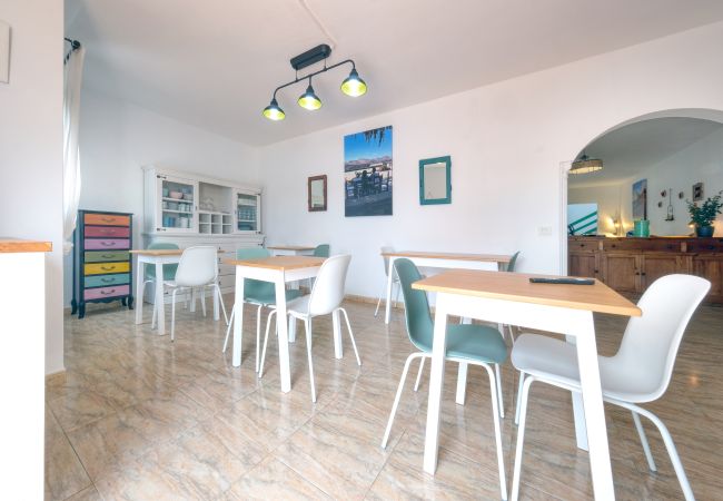 Zimmeranmietung in Tinajo - Casa Casa NoPasaNada, habitación Triple Los Lobos Zimmeranmietung in Tinajo - Casa Casa NoPasaNada, habitación Triple Los Lobos