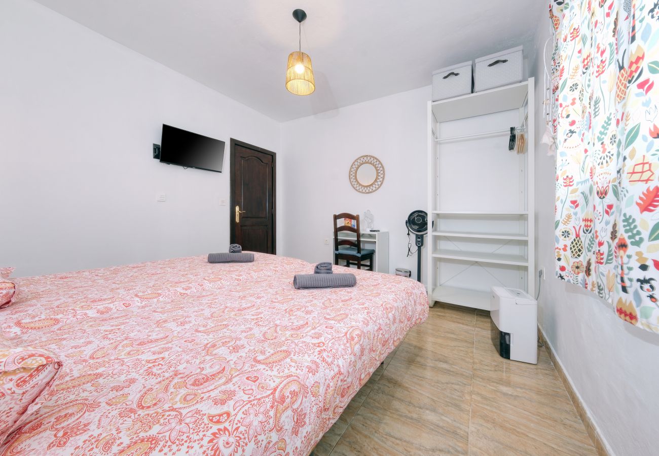 Zimmeranmietung in Tinajo - Casa NoPasaNada: habitación La Gomera con baño privado exterior