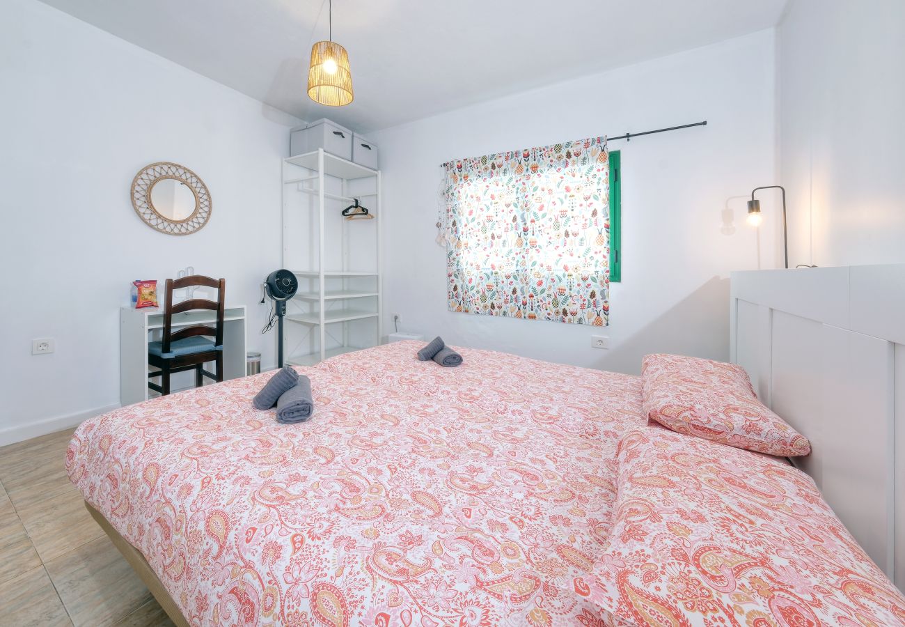 Zimmeranmietung in Tinajo - Casa NoPasaNada: habitación La Gomera con baño privado exterior