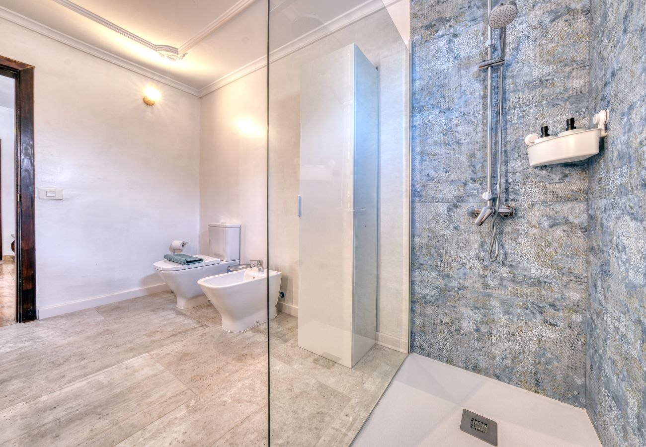 Zimmeranmietung in Tinajo - Casa NoPasaNada: habitación La Gomera con baño privado exterior